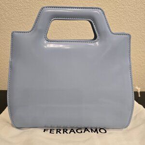 Meet your Posher, kira